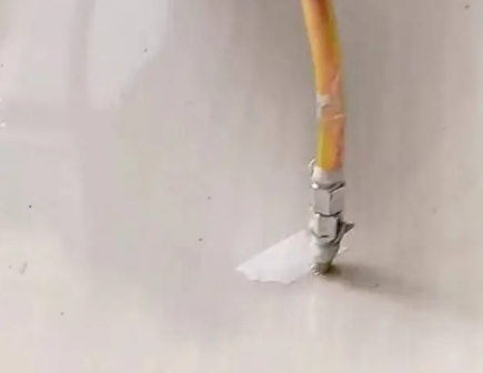 鼓楼瓷砖空鼓维修公司专业解答在瓷砖铺贴过程中，如果使用的砂料过粗（如全部使用了粗砂），可能会导致以下问题