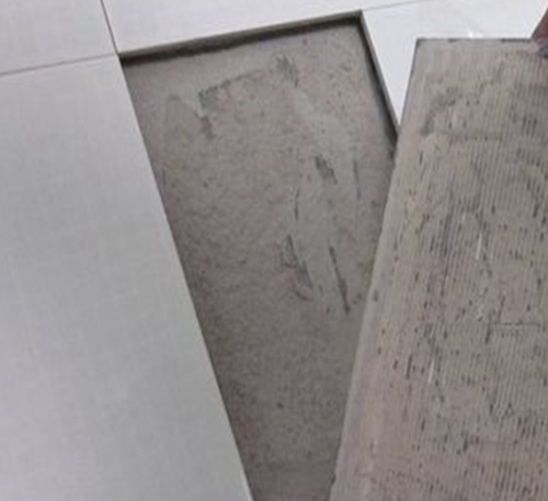 鼓楼瓷砖空鼓维修公司分享瓷砖铺贴时如果打浆（即涂抹在瓷砖背面和基层上的砂浆或瓷砖胶）过少，会带来以下问题